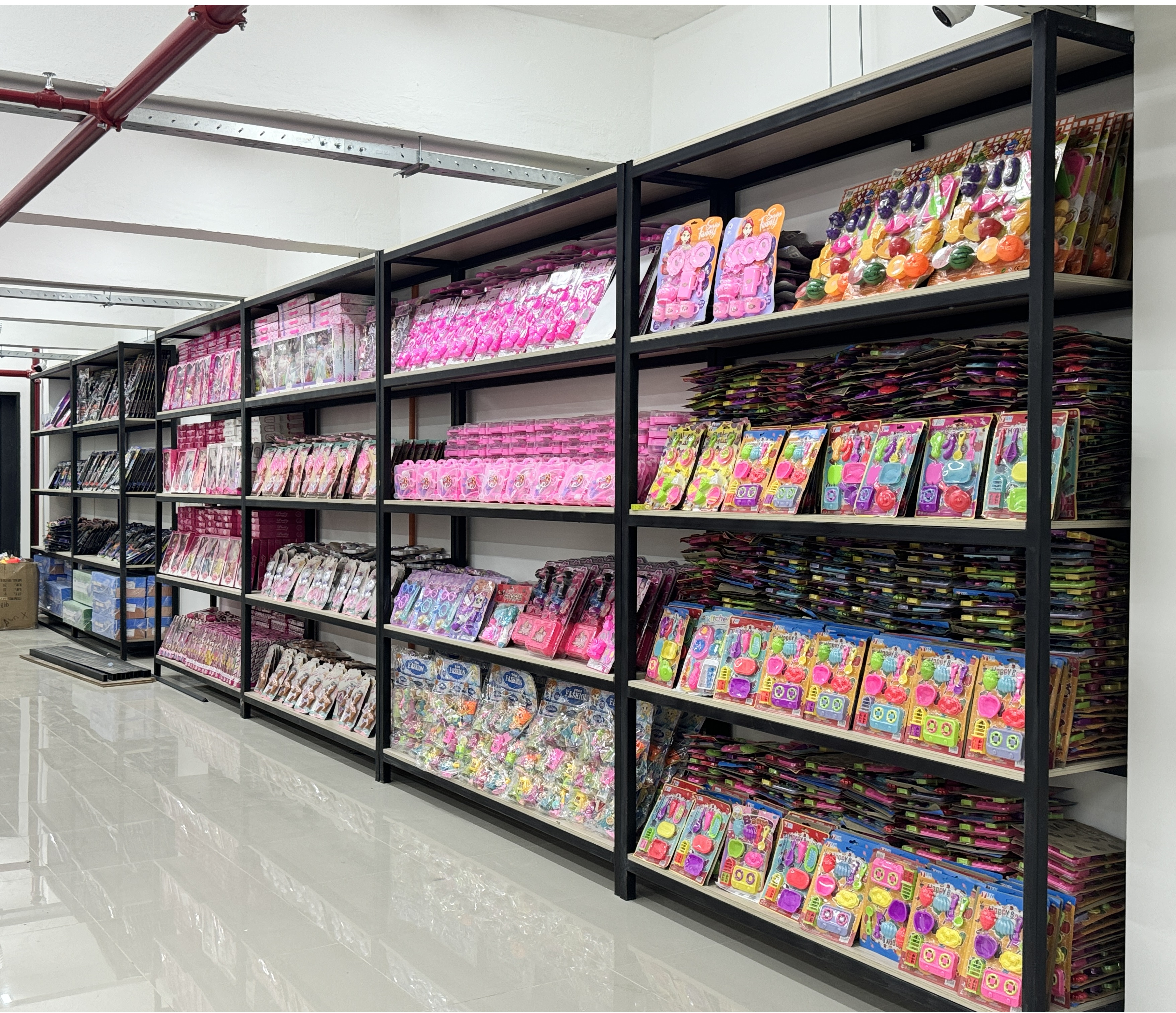 Estante de pared para los costados.
Medida: 150cm largo x 175cm Alto x 40cm fondo